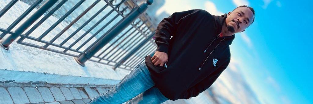 etaboi's profile banner image