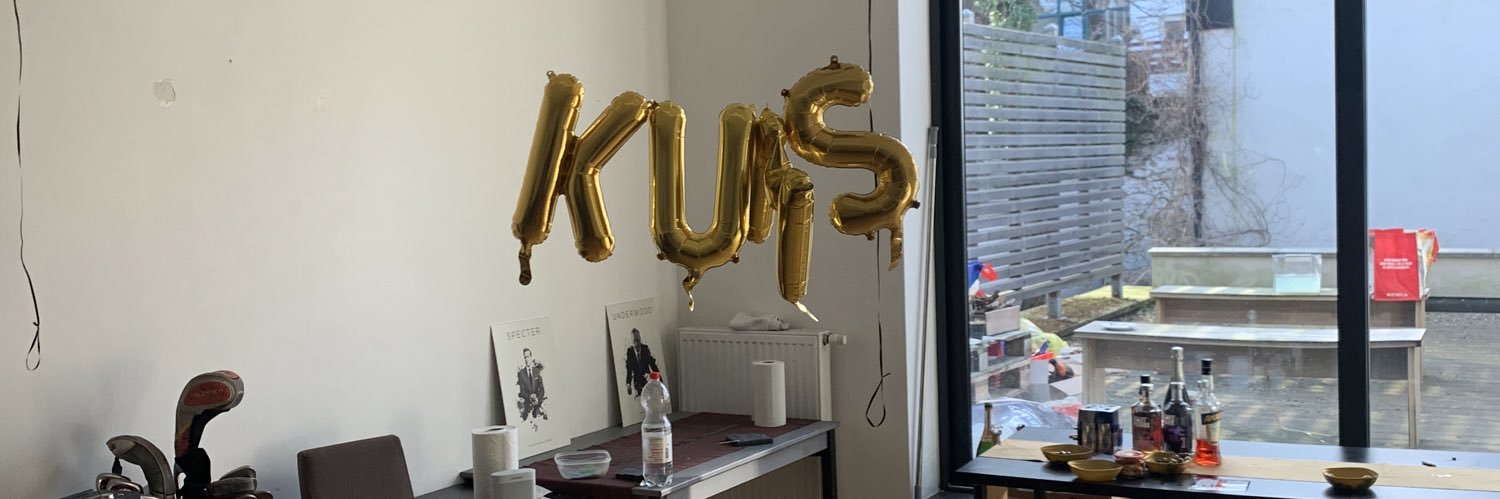 Kayembé banner