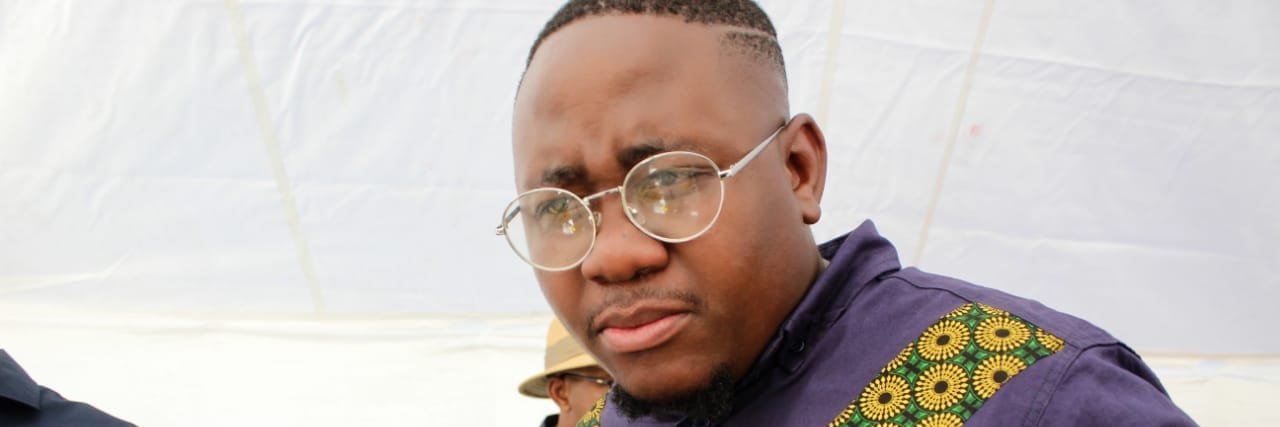 Makachamela banner
