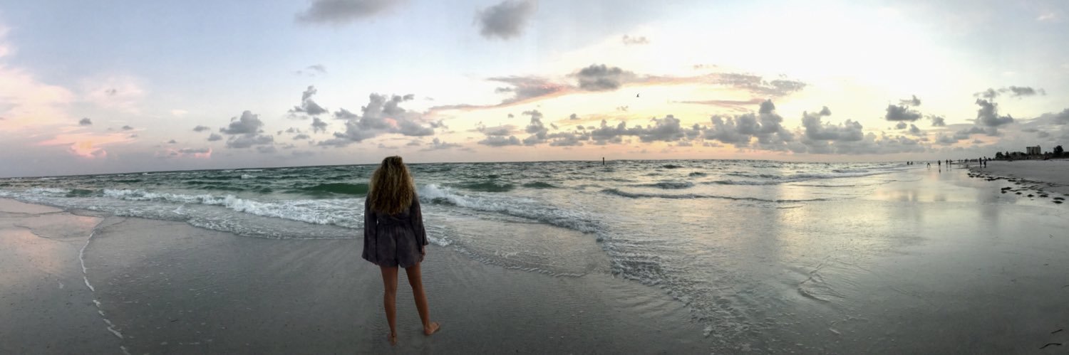 hannahwoolum's profile banner image