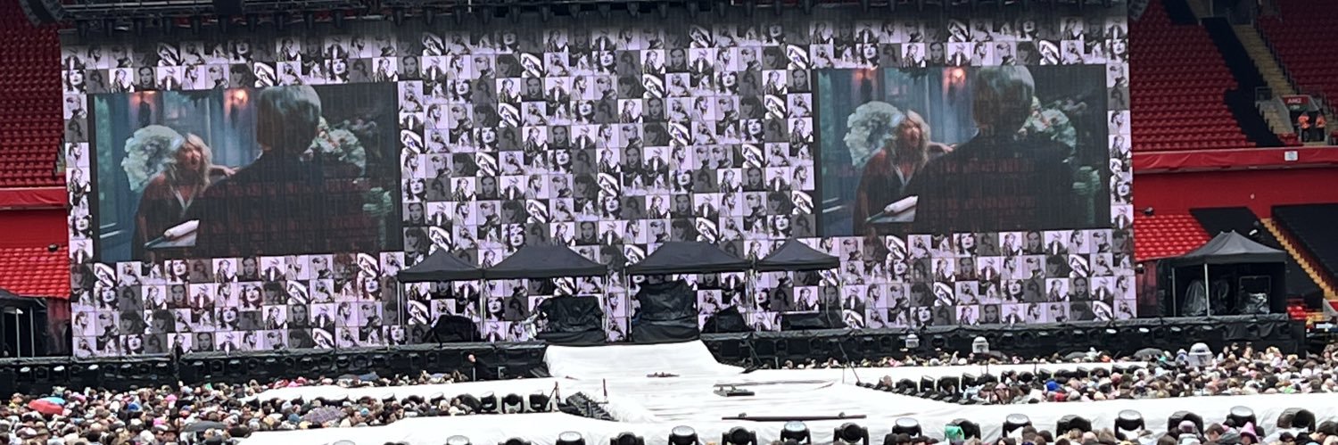 RadioactiveSumo🐾🎲 🗿 👧@ vExpo banner