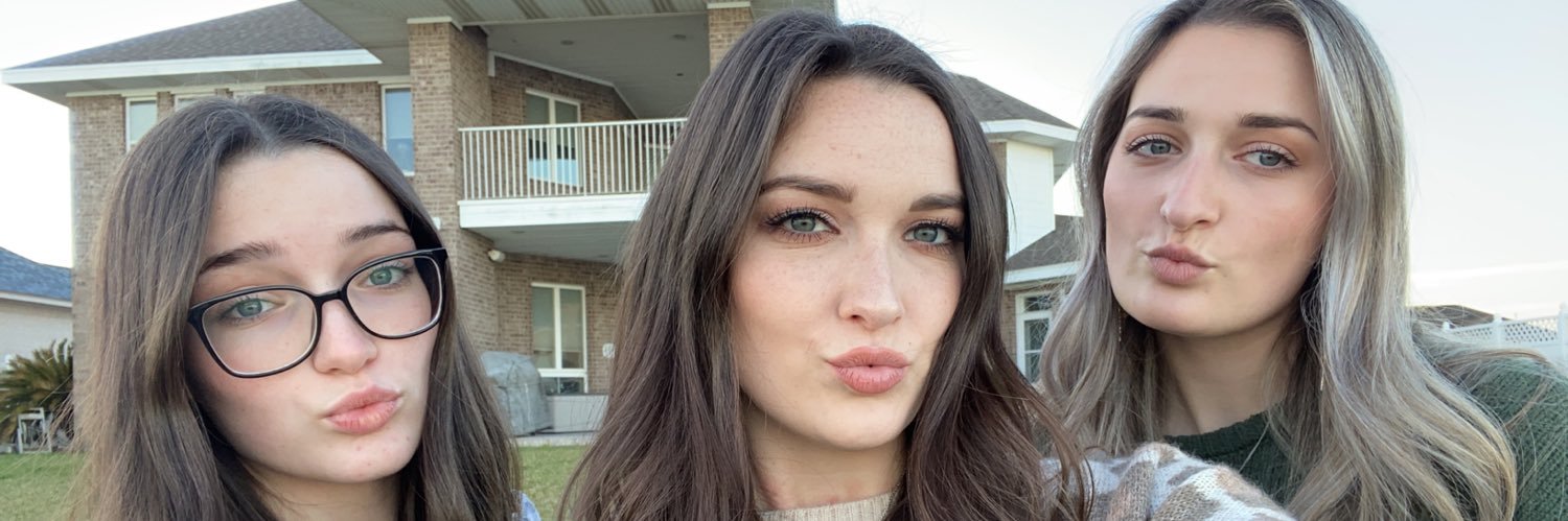 ashleeeythomp's profile banner image