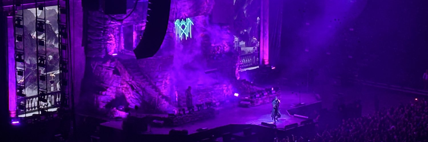 hales 🌸🐝 banner