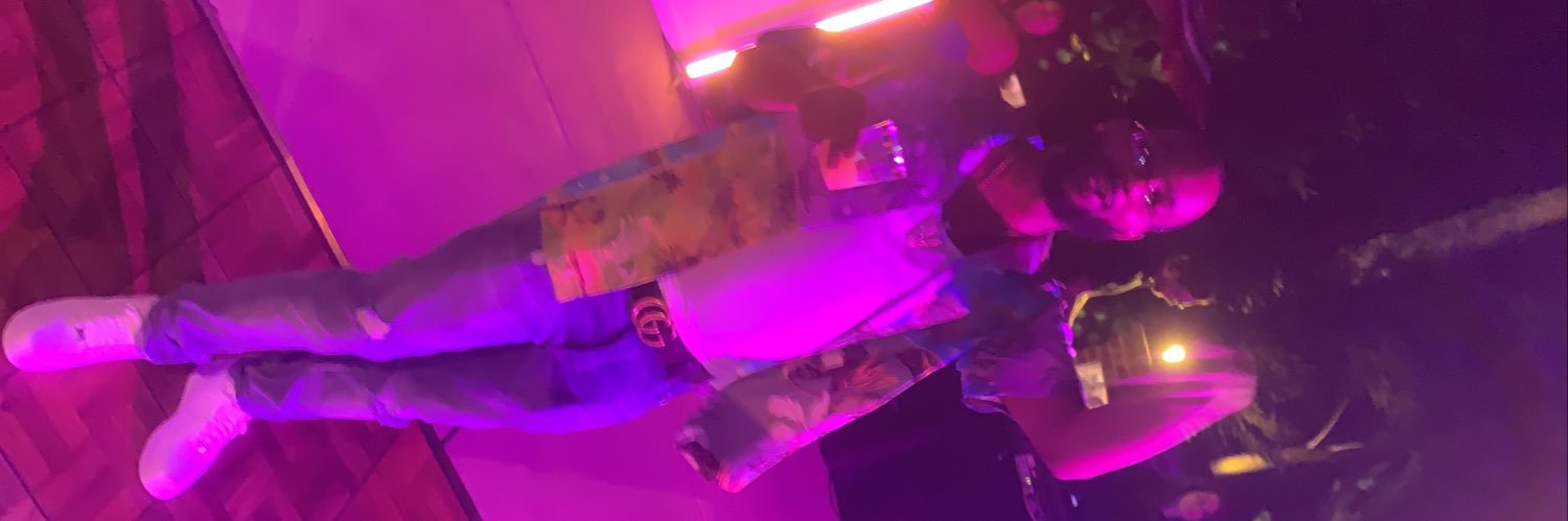 V__te's profile banner image