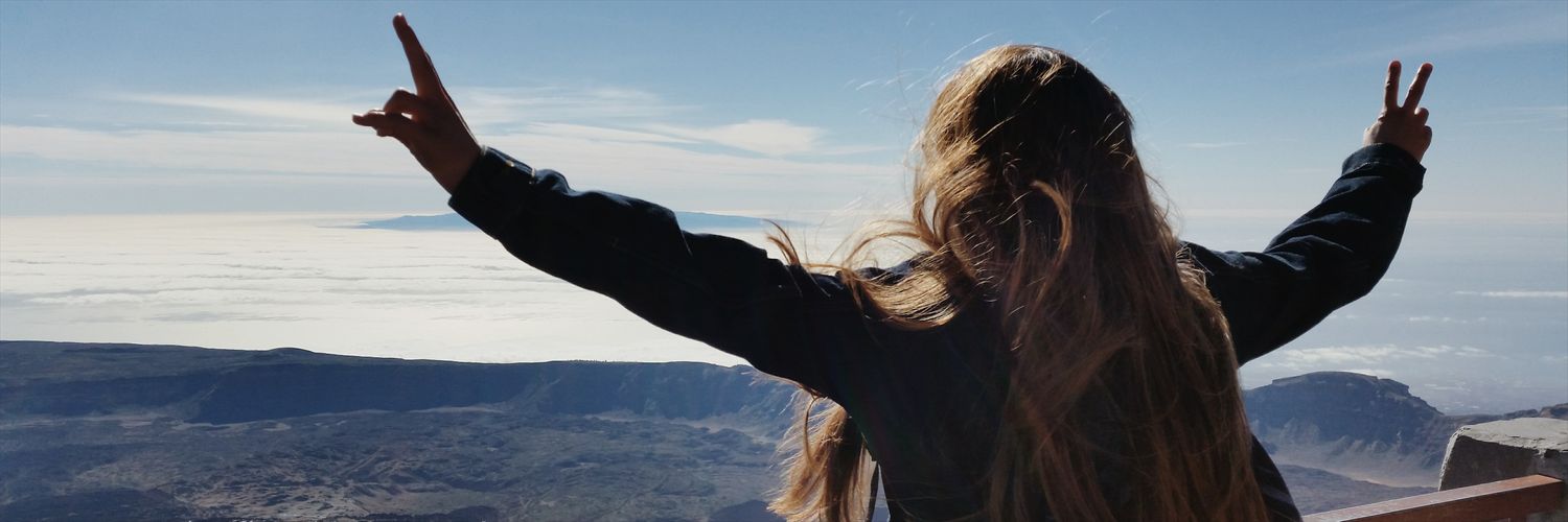 lauraPoshLL's profile banner image