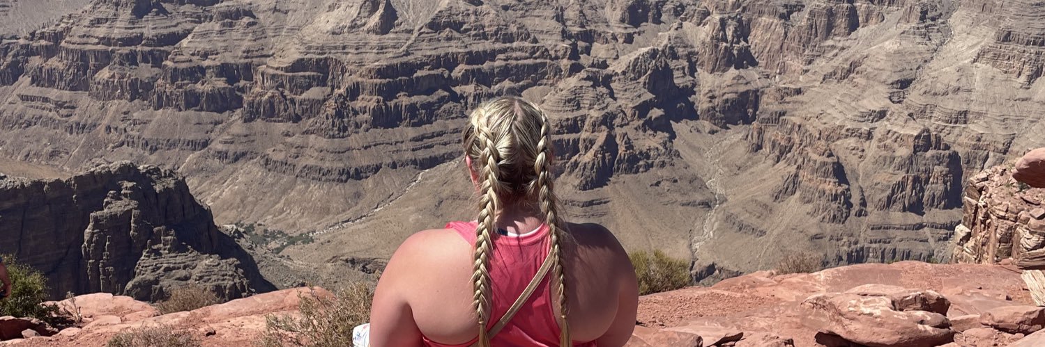 khotlosz's profile banner image