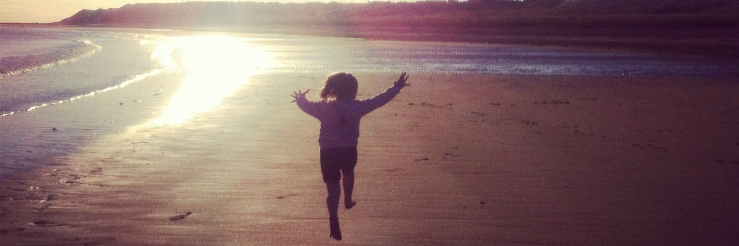 Aine Thompson banner