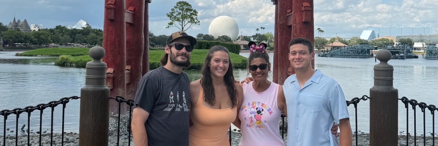ReneeYunker's profile banner image