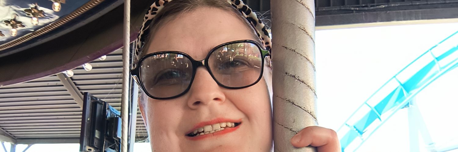 deedeevoices's profile banner image