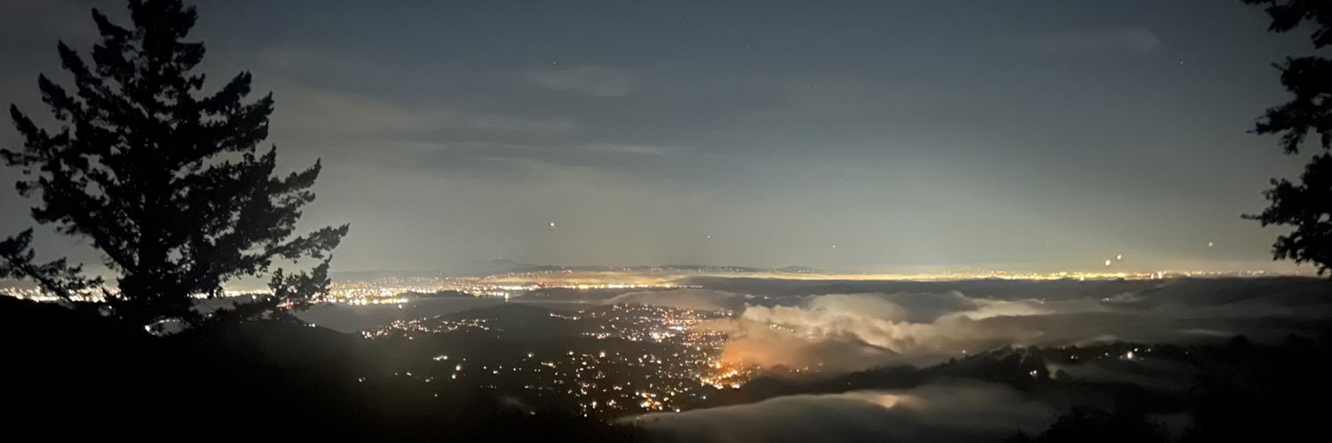 liviloumay's profile banner image