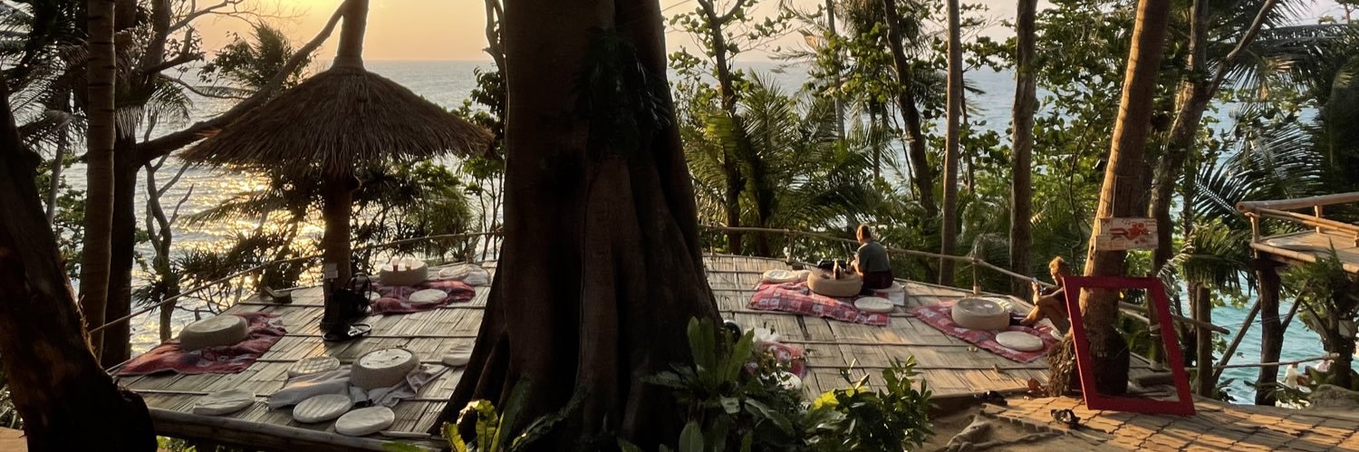chereezyee's profile banner image