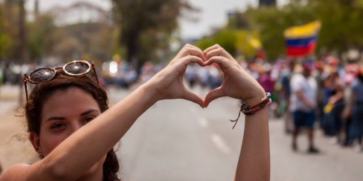maviContreras's profile banner image
