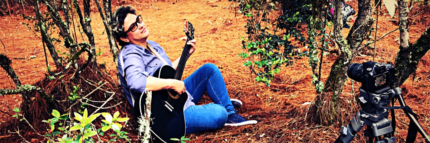 nayeyl's profile banner image