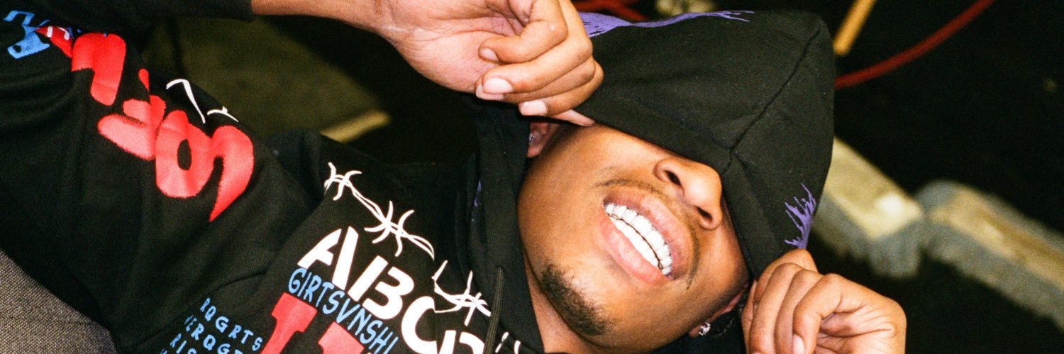 ysnbario's profile banner image