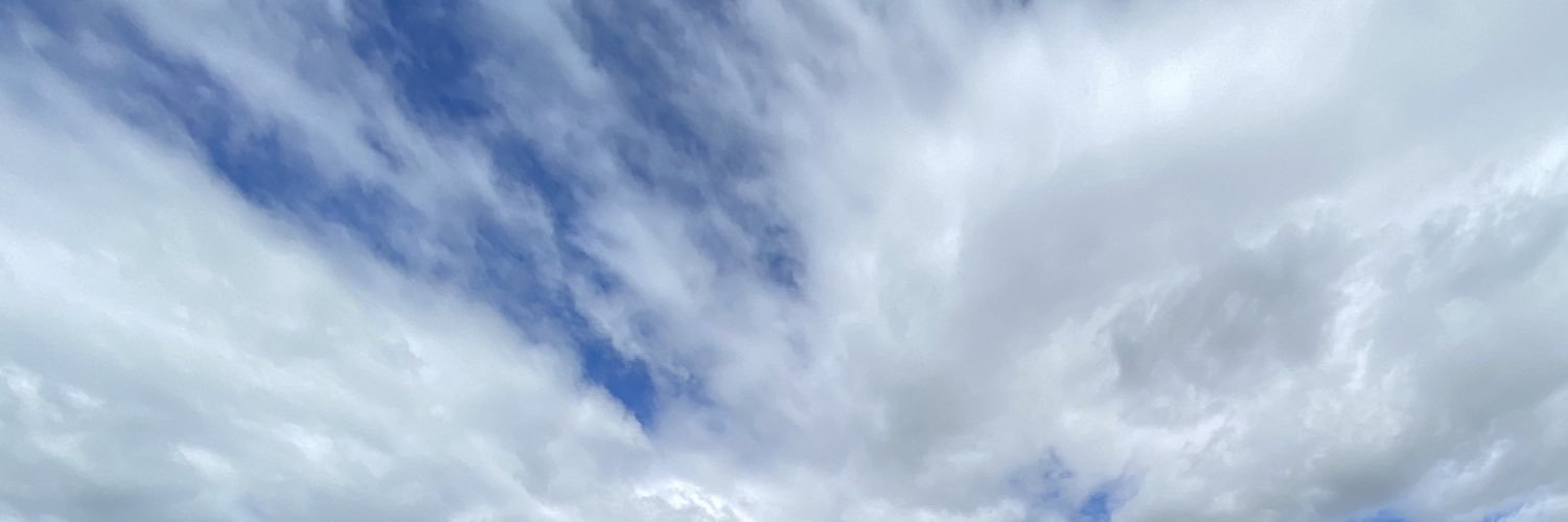 valeriaveee's profile banner image