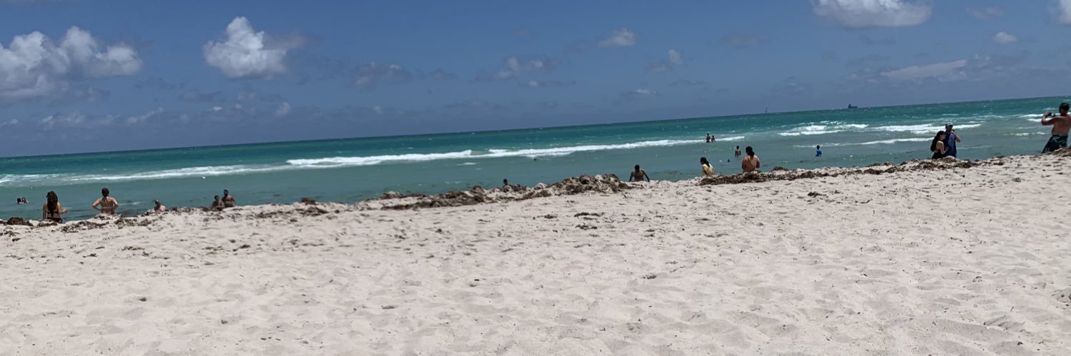 Carla ☮️✌️🤍 banner