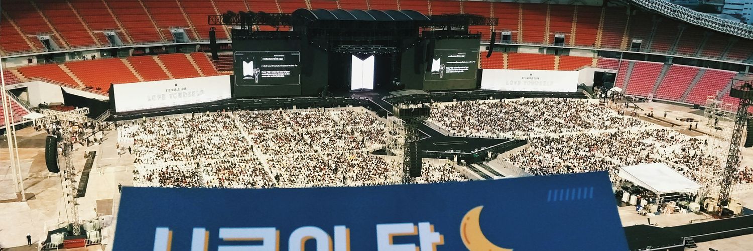 LunarShinee's profile banner image