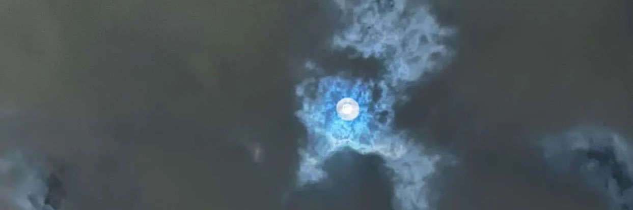 5765Iiphone's profile banner image