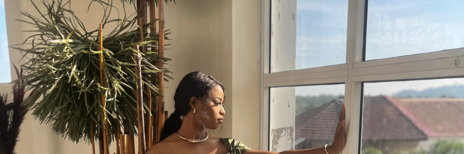 brown_simi's profile banner image