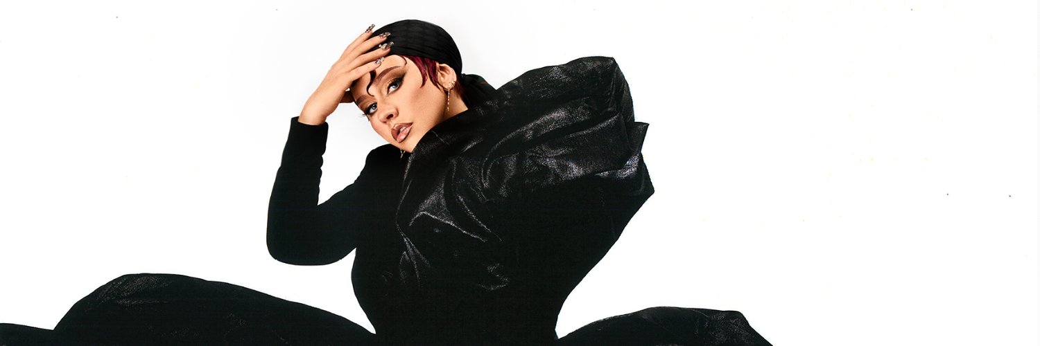 Dinvy Xtina banner