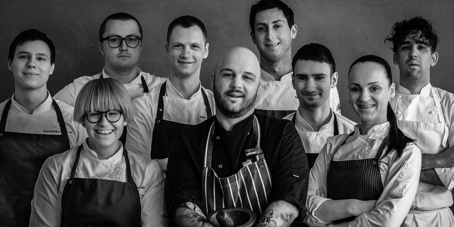 3 pavāru restorāns banner