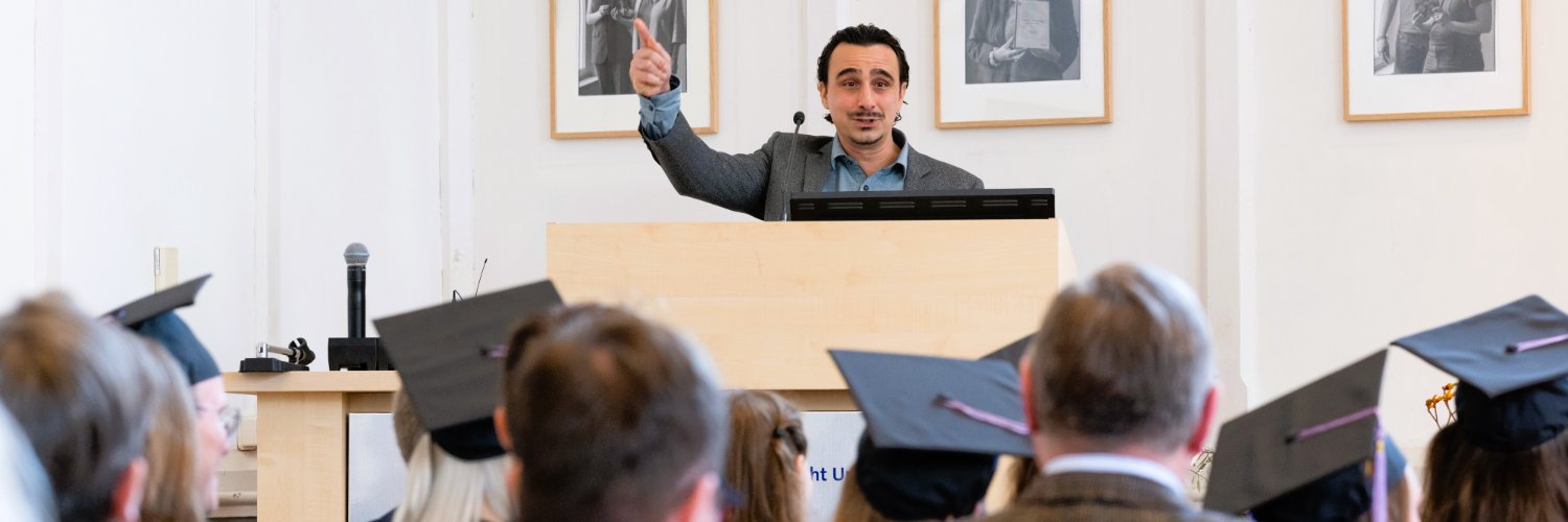 Iskander De Bruycker banner