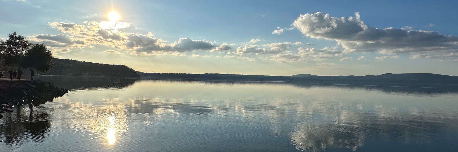 The man in the low closet banner