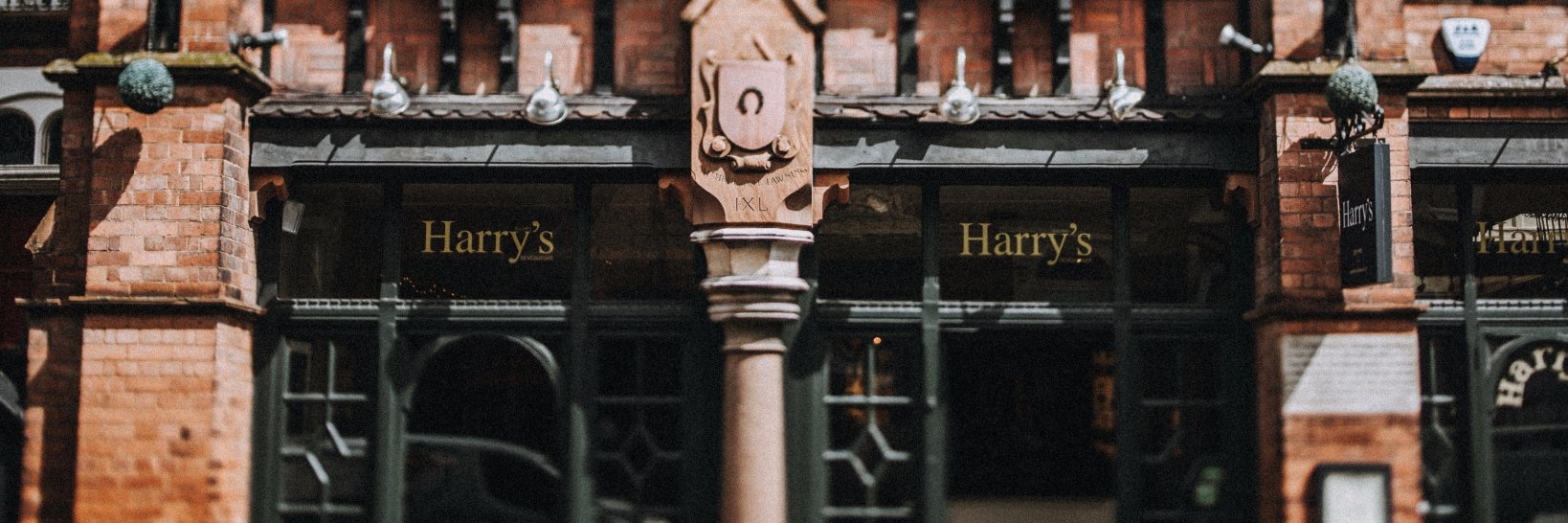Harry's Restaurant banner