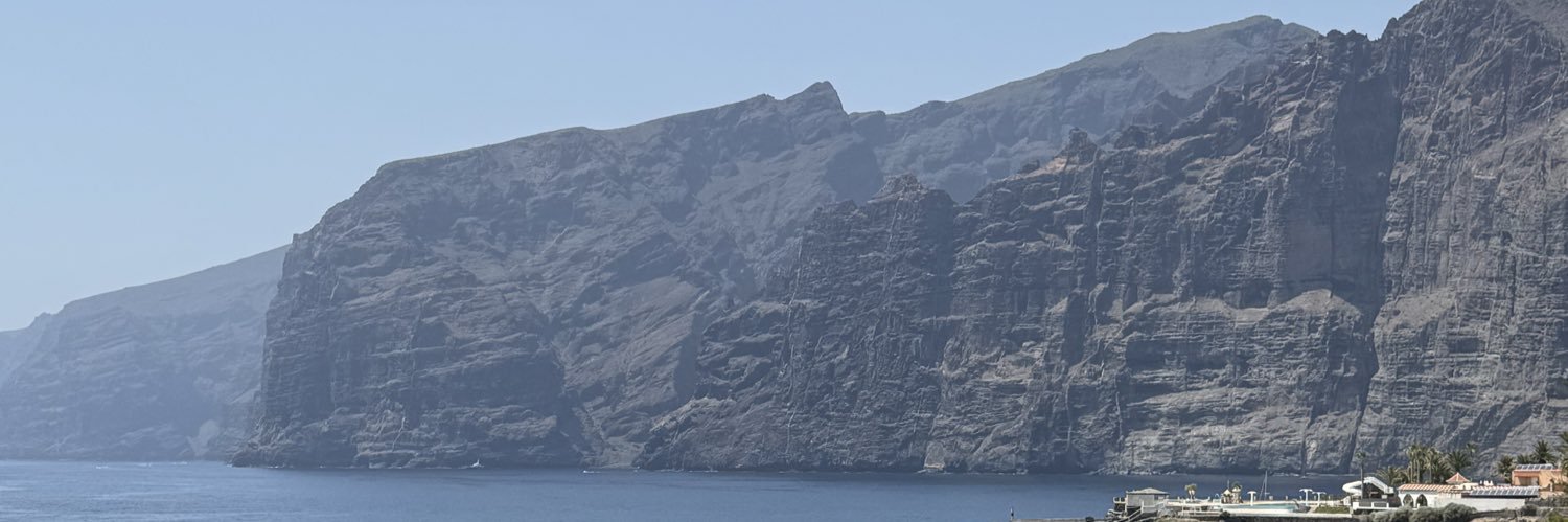 adm08_'s profile banner image