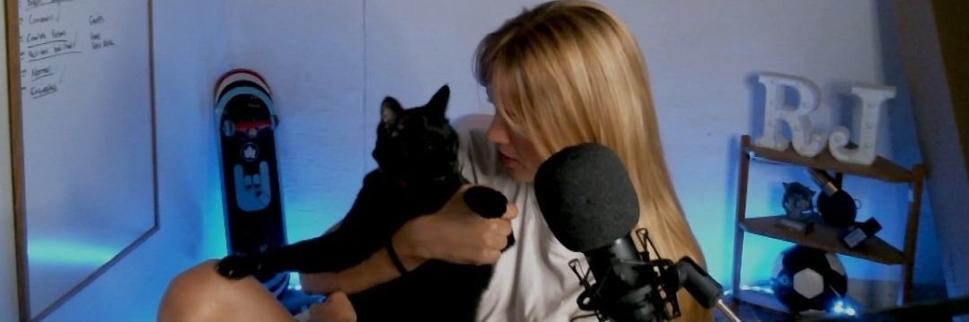 becsmartinezz's profile banner image