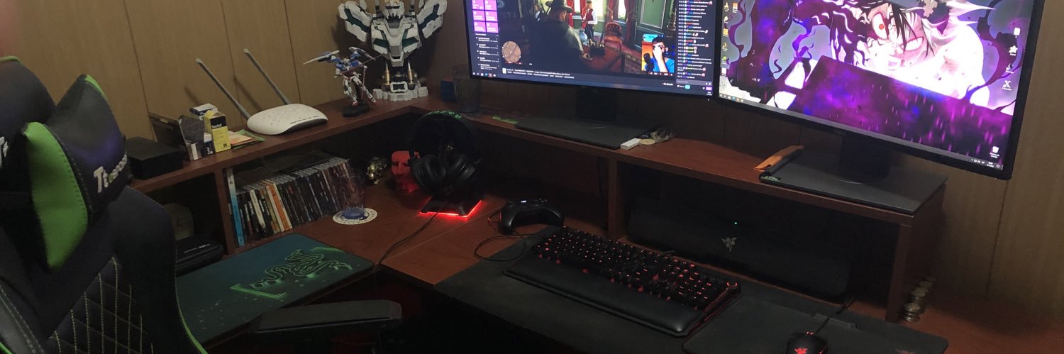 Alejandro González banner