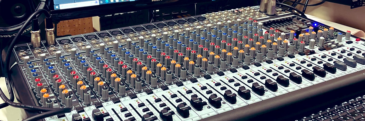 10_radio's profile banner image
