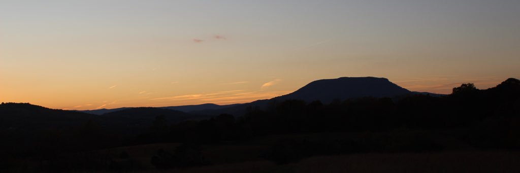 Emily_Rochee's profile banner image