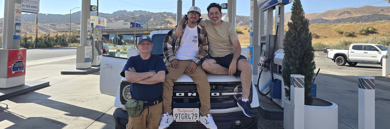 ezconde's profile banner image