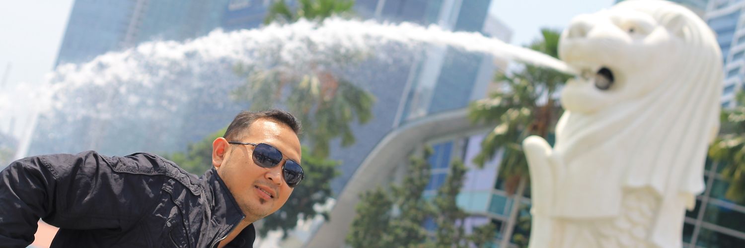 yusronnello's profile banner image