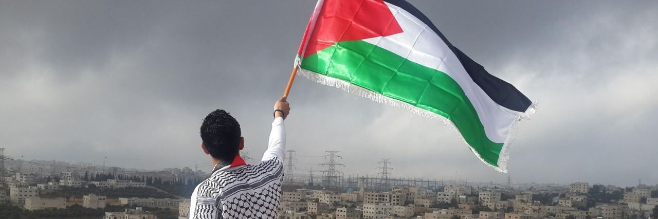 Ciudad rebelde y alegre banner