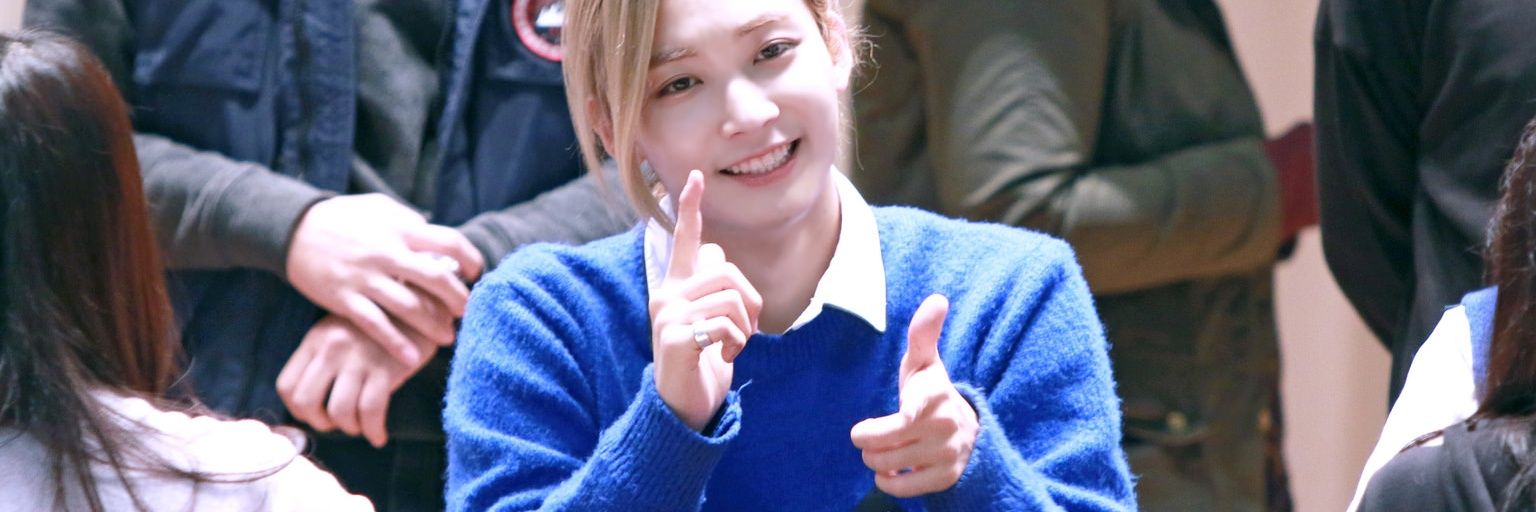 moonrise1004's profile banner image
