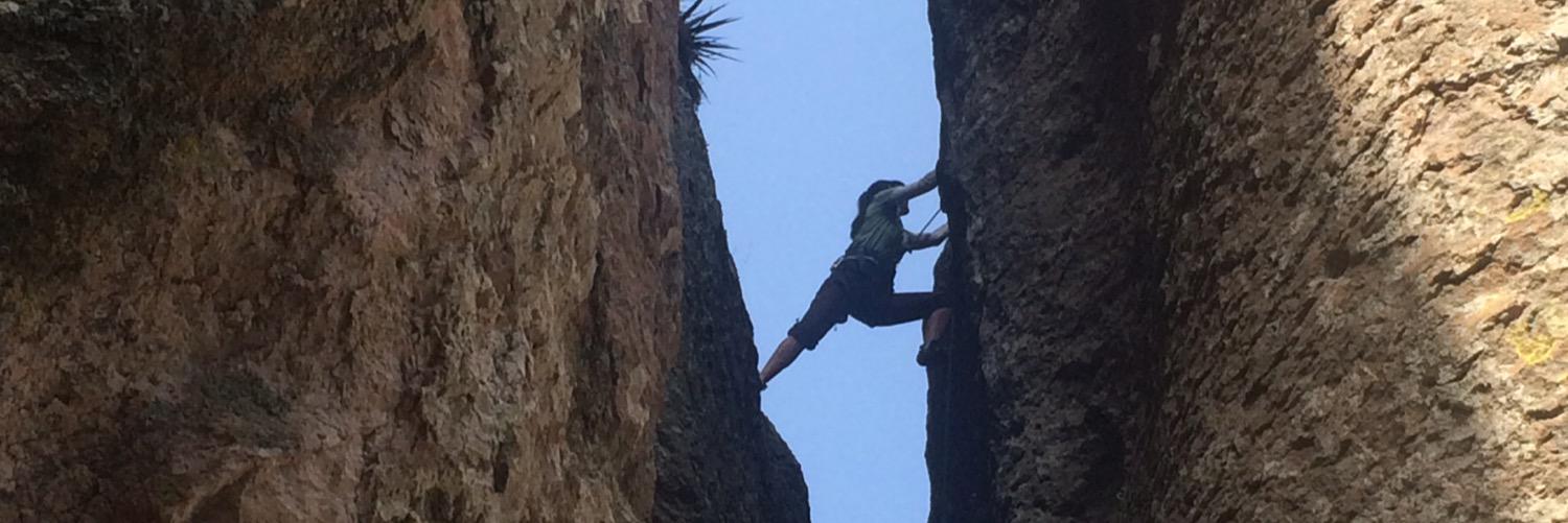 Esmeralda Mandujano banner