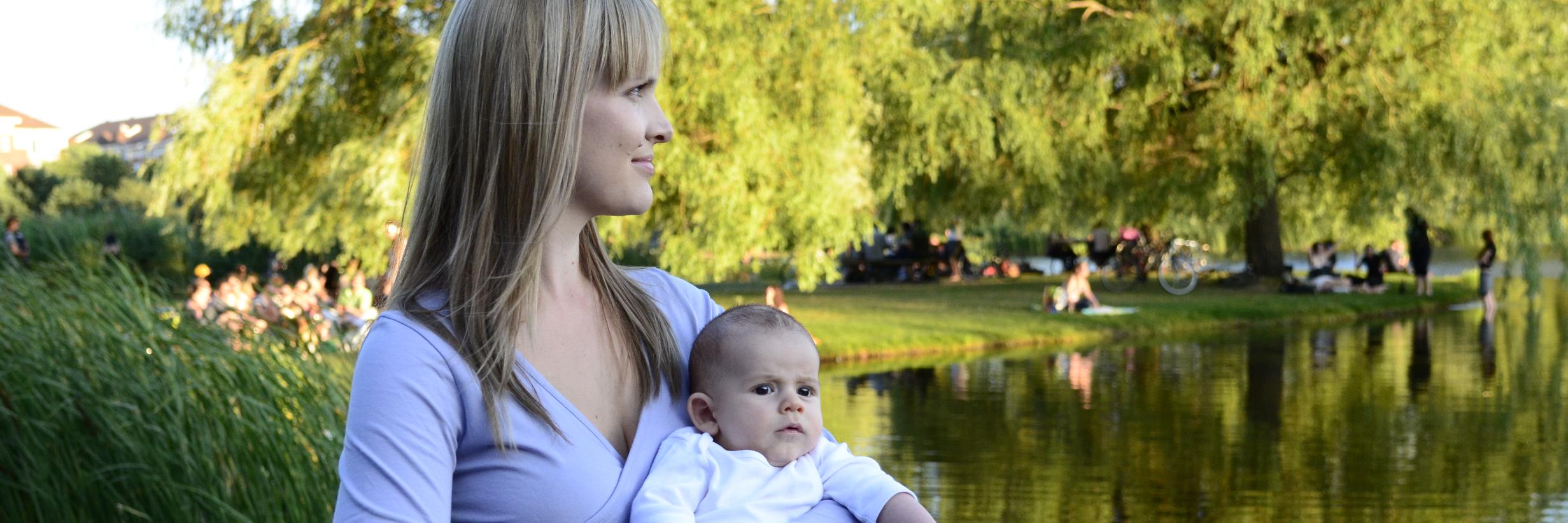momzelle's profile banner image