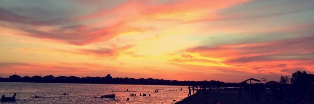 MaggieeVeee's profile banner image
