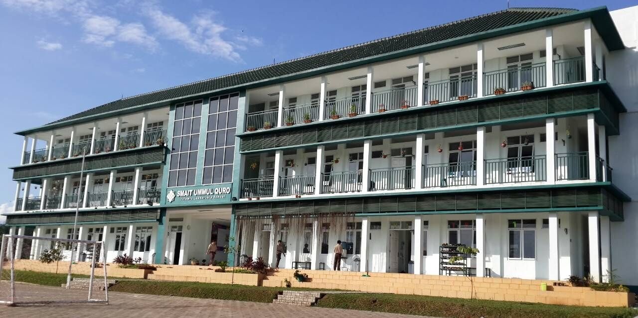 SMAIT Ummul Quro Bgr banner