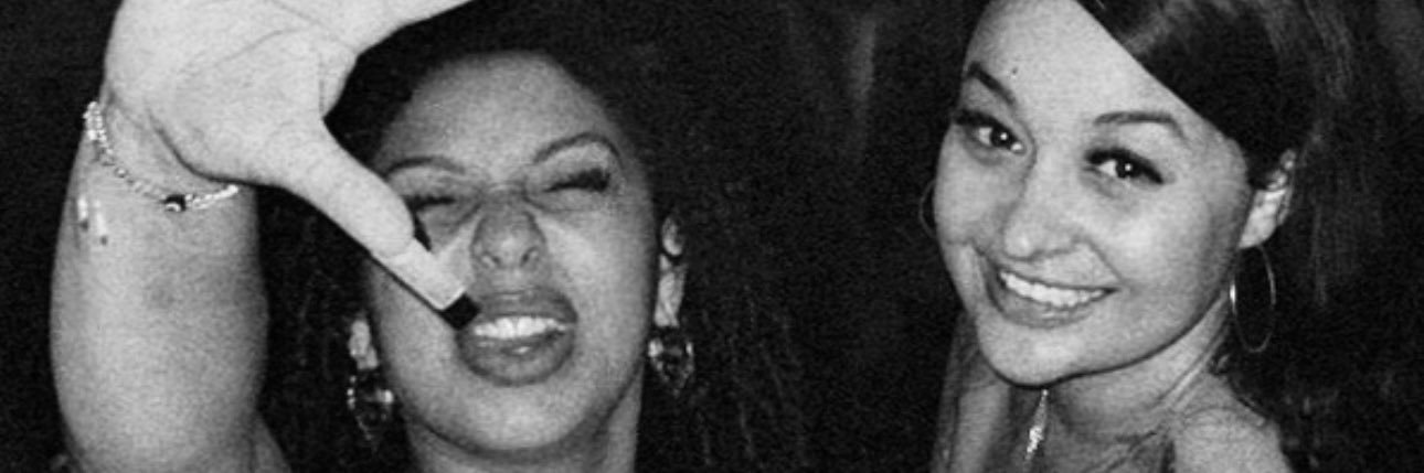 yella banner