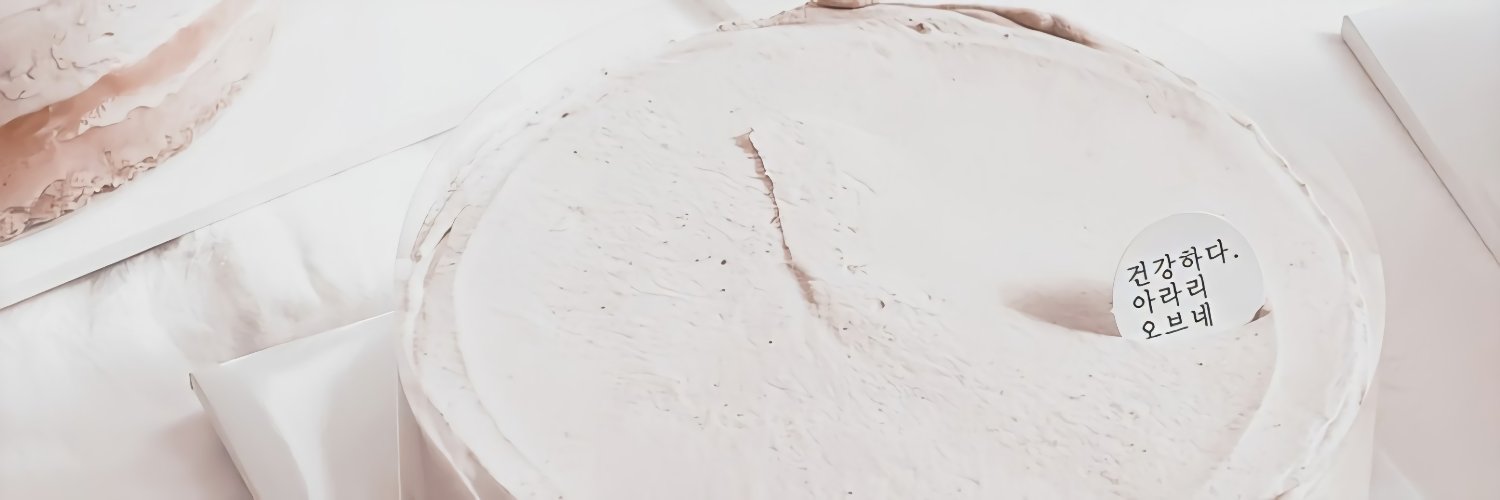 minraclee's profile banner image