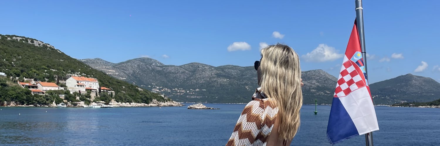 amyhon3y's profile banner image