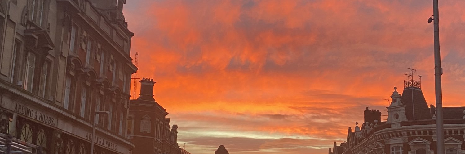 MonroeeLaurs's profile banner image