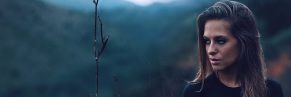 Nora En Pure Profile Banner