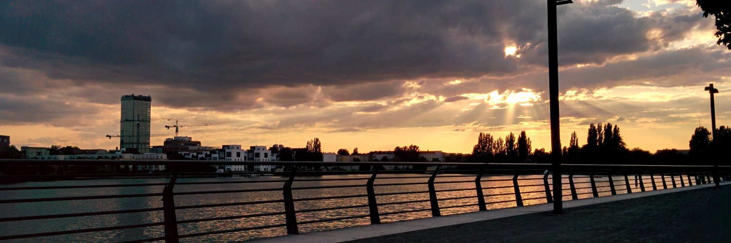 DerRechercheur's profile banner image