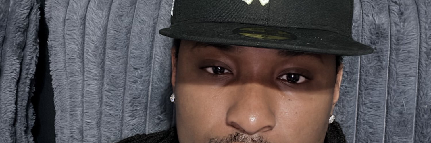 zareeliltray's profile banner image