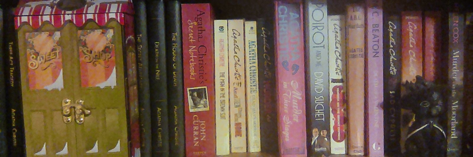 Tea And Books (Kelly P) 📚☕'s banner