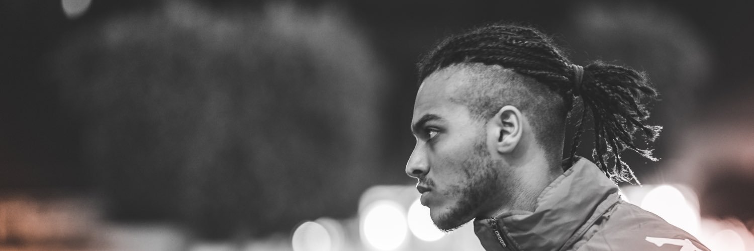 Y_shb7's profile banner image